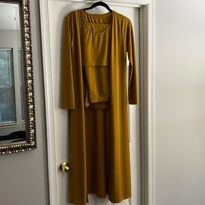 3 piece matching gold set. Never worn. Purchase for vacation but never wore it.